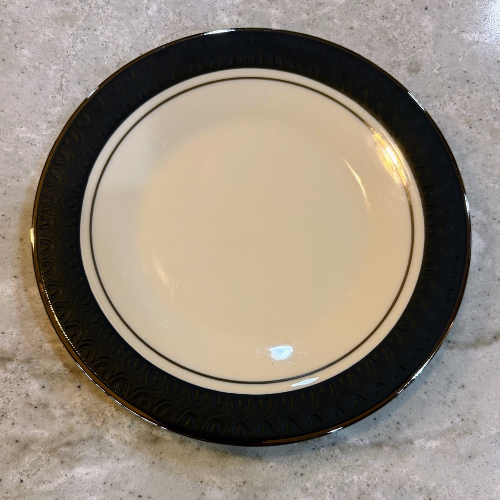 Franciscan Black and Cream Dinner Plates -6 Plates